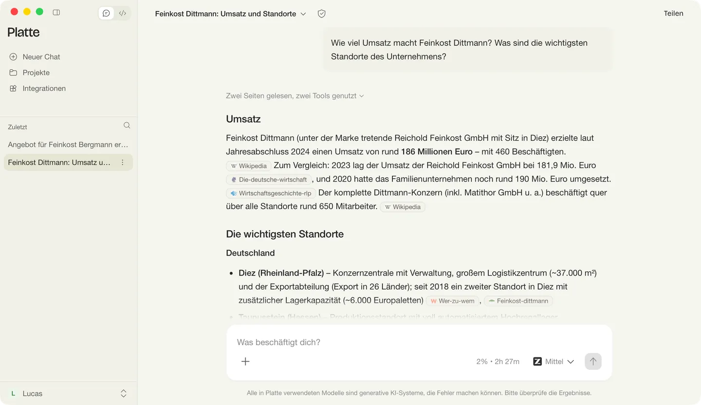 Platte-Chat mit der Antwort auf eine Unternehmensrecherche: Umsatz und Standorte, jede Angabe mit Quelle aus dem Web belegt.