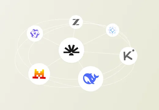 Sieben Logos offener KI-Modelle, durch Umlaufbahnen zu einem Netz verbunden.