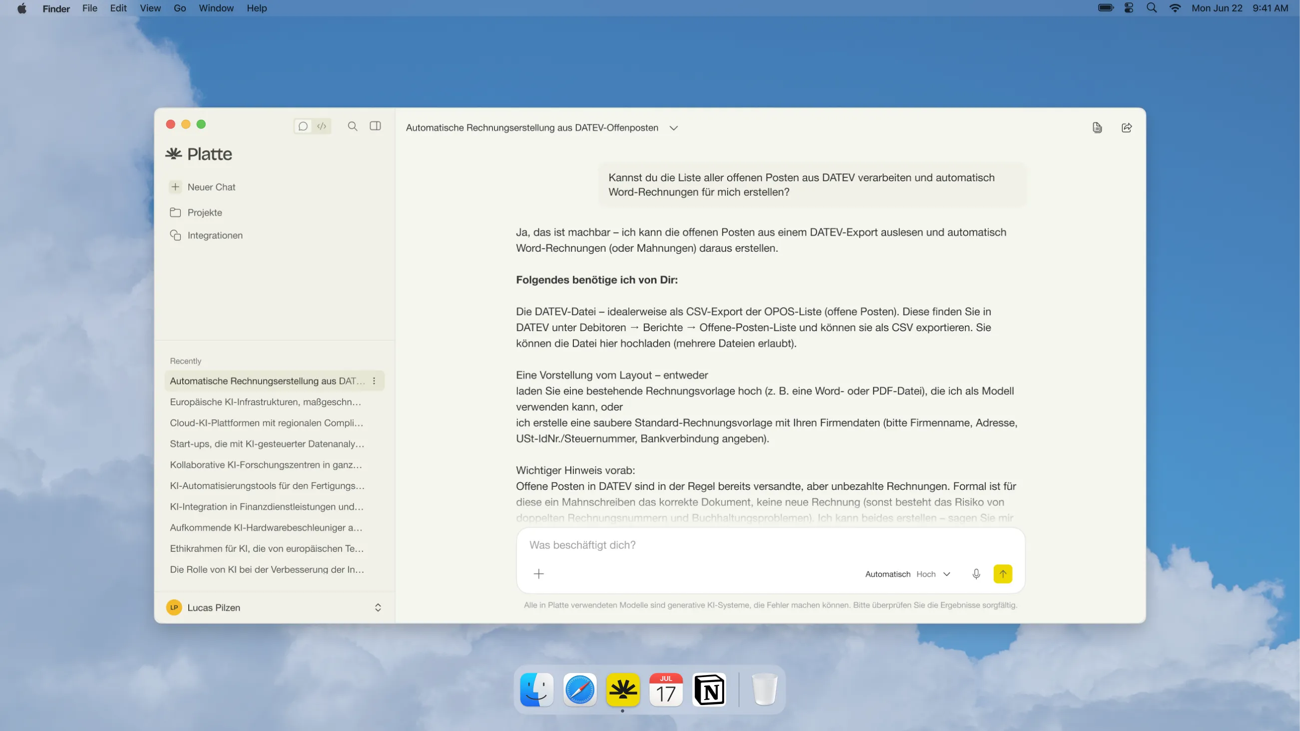 Die Platte-Desktop-App unter macOS: links die Chat-Übersicht mit Projekten und Integrationen, rechts eine laufende Unterhaltung zur automatischen Rechnungserstellung aus DATEV-Offenen Posten.